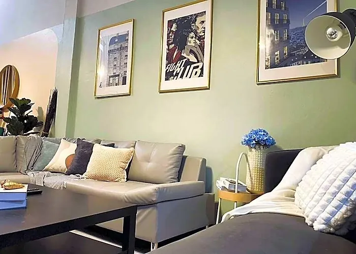 Rb5:cozyhouse 8pax,chatuchak,mrt Hotel 3*